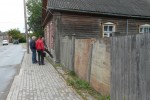 Ludzas novada Būvvaldes darbinieki apseko vecpilsētu kopā ar arhitektu Pēteri Blūmu