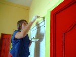 Jaunieši paši remontē informācijas punkta telpas